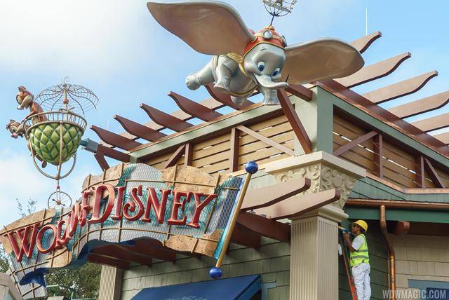 World_of_Disney_Store_Dumbo_Exterior_View_N5WxJJ