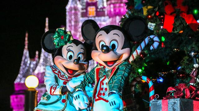 7 Things Disney Insiders Love About Holidays At Walt Disney World