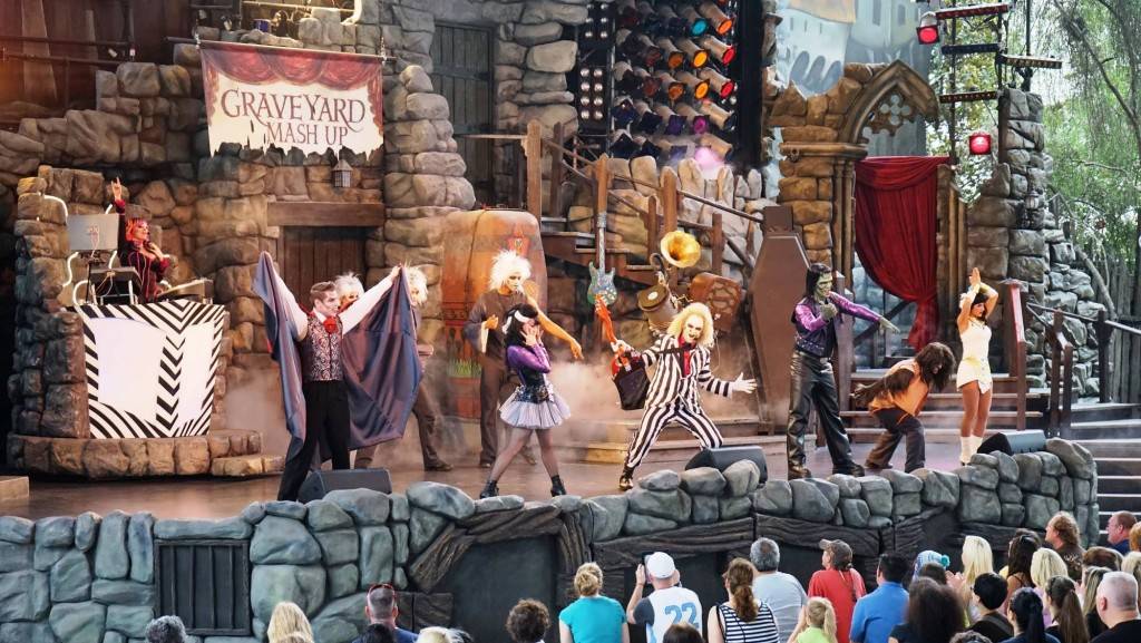 It’s Almost Time To Say Good Bye To Universal’s Beetlejuice Graveyard Revue