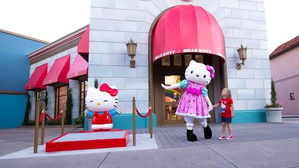 Hello Kitty Shop Opens Up at Universal Orlando