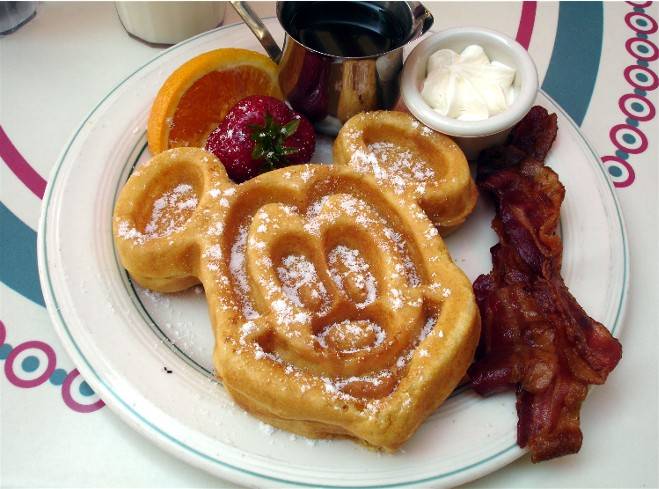 7 Walt Disney World Foods & Drinks that Gift a Souvenir!