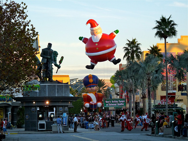 The Grinch, Parades and Mannheim Steamroller head holiday celebrations at Universal Orlando