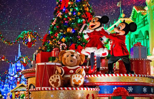 When Do Christmas Decorations Go Up in Walt Disney World?