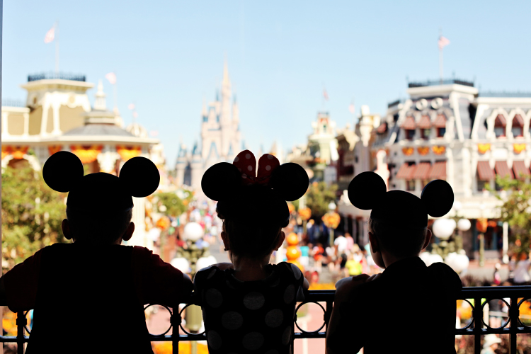 The Magic Kingdom Welcome Show moves to Cinderella Castle stage in 2017