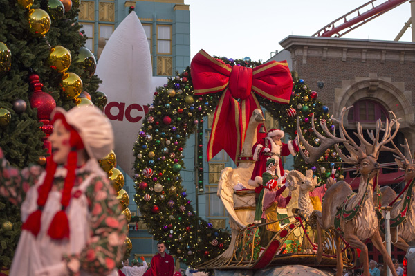 Macys Holiday Parade at Universal Studios