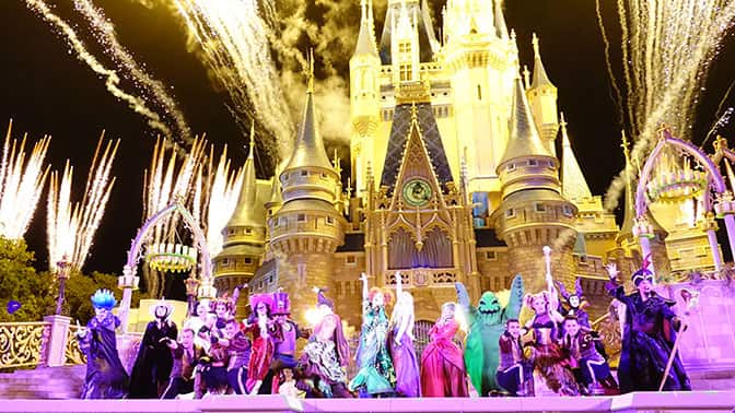 Hocus-Pocus-Villain-Spelltacular-at-Mickeys-Not-So-Scary-Halloween-Party