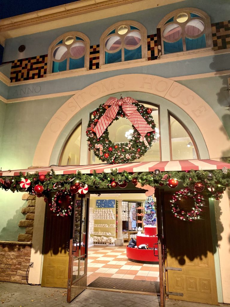 SeaWorld’s Christmas Celebration storefront in theme park