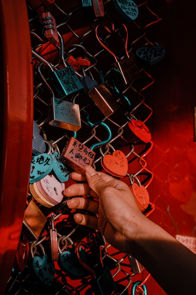 Activities In Orlando For Couples could include having a love lock for you and your partner like the ones in this red and pink photo