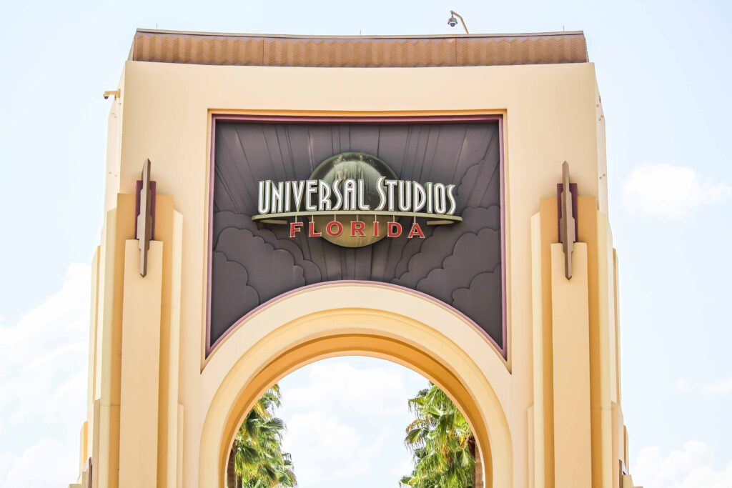 Discount Universal Orlando Tickets To Walk Through The Universal Archway