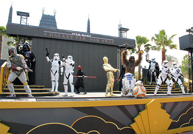 TikTok Live tour exploring Galaxy’s Edge, Toy Story Land, and Sunset Blvd at Disney’s Hollywood Orlando!