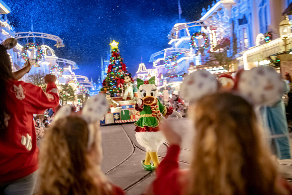 Mickey's Very Merry Christmas Party - Parade