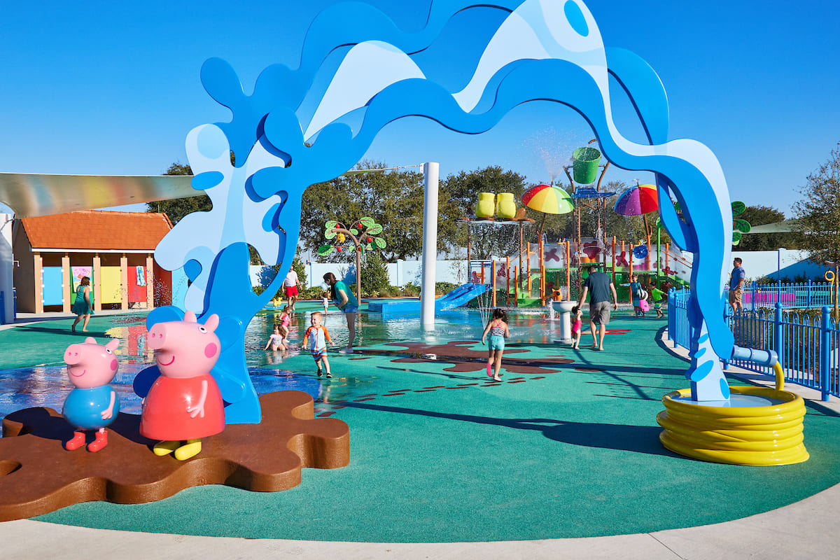Muddy Puddles Splash Pad_Peppa Pig Theme Park