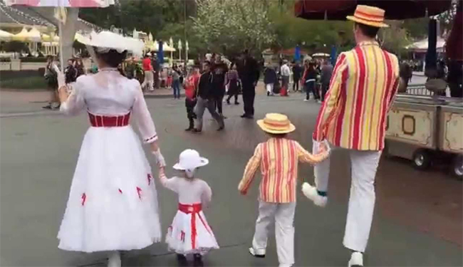 Dapper Days Costumed Bert and Mary with children 