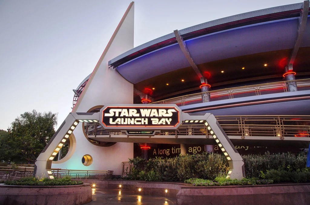 Star-Wars-Launch-Bay