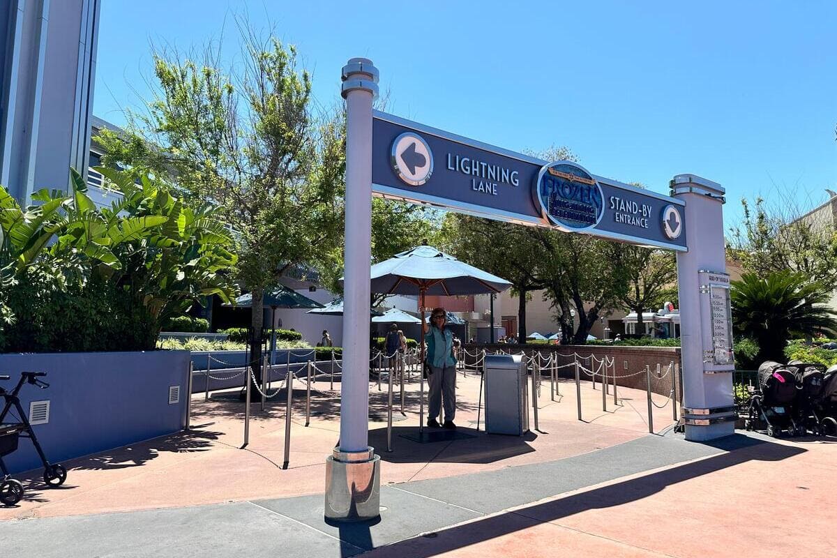 Entrance Frozen Disney Hollywood Studios - Disney World empty